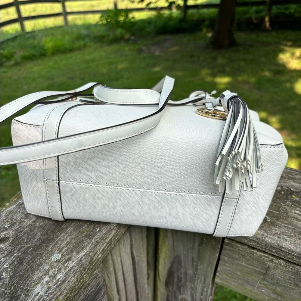 Michael Kors White Leather Handbag with Adjustable Removable Crossbody Strap - Picture 8 of 10